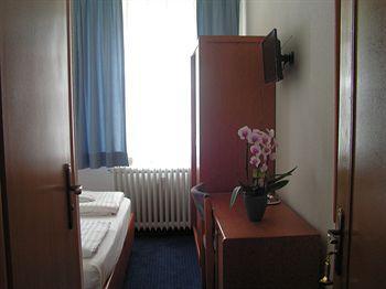 Hotel Stadion Stadt 3*