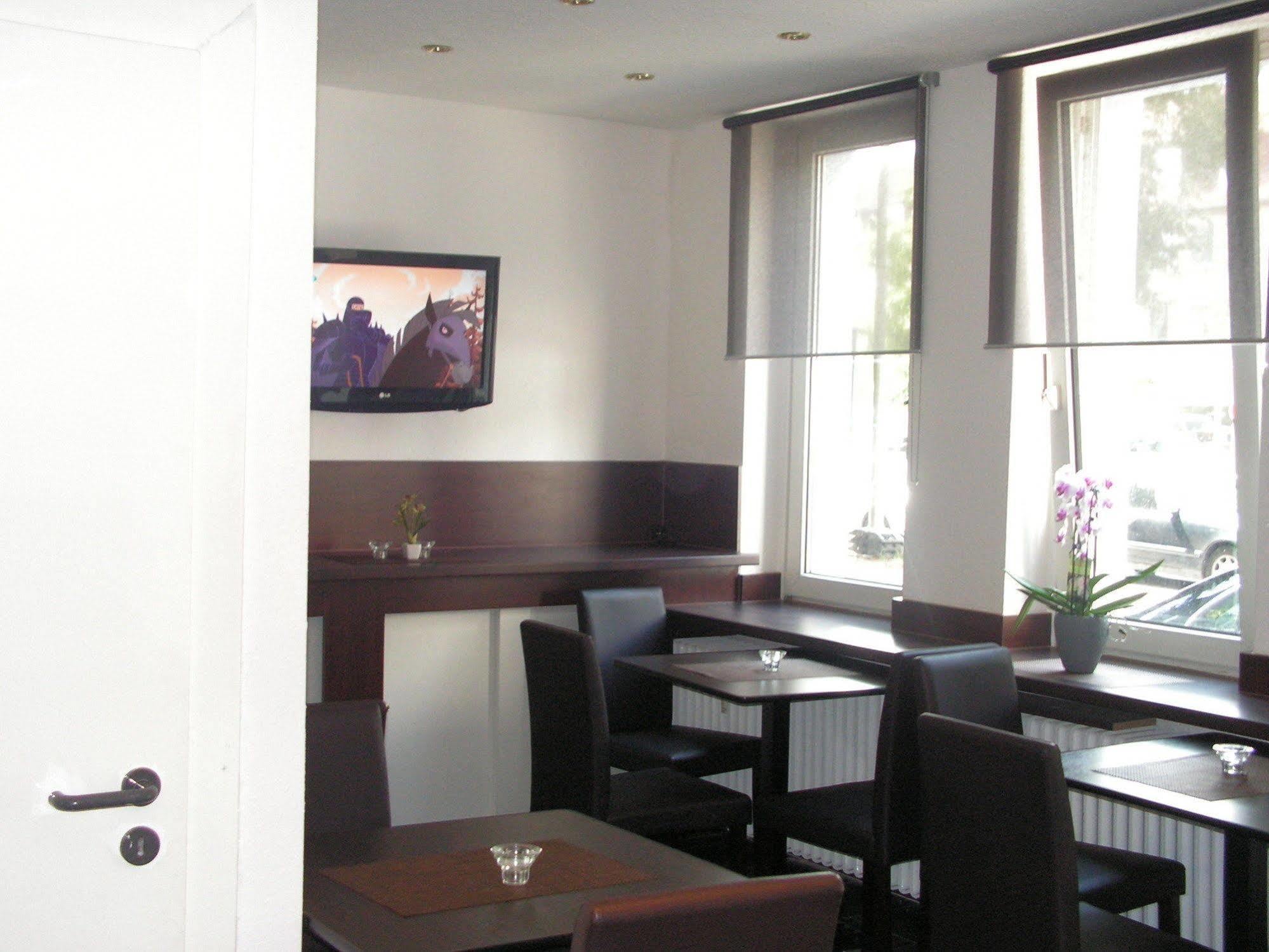 Hotel Stadion Stadt 3*