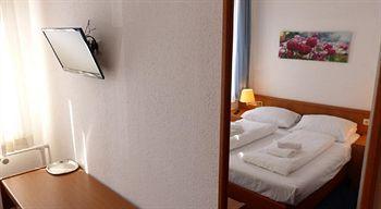 Отель Hotel Stadion Stadt 3*